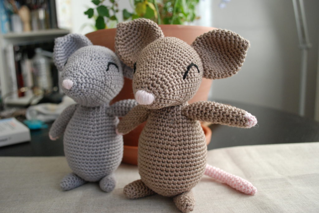 Amigurumi mouse crochet pattern