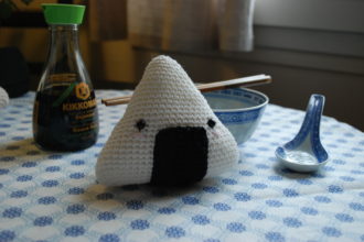 Patron gratuit onigiri au crochet